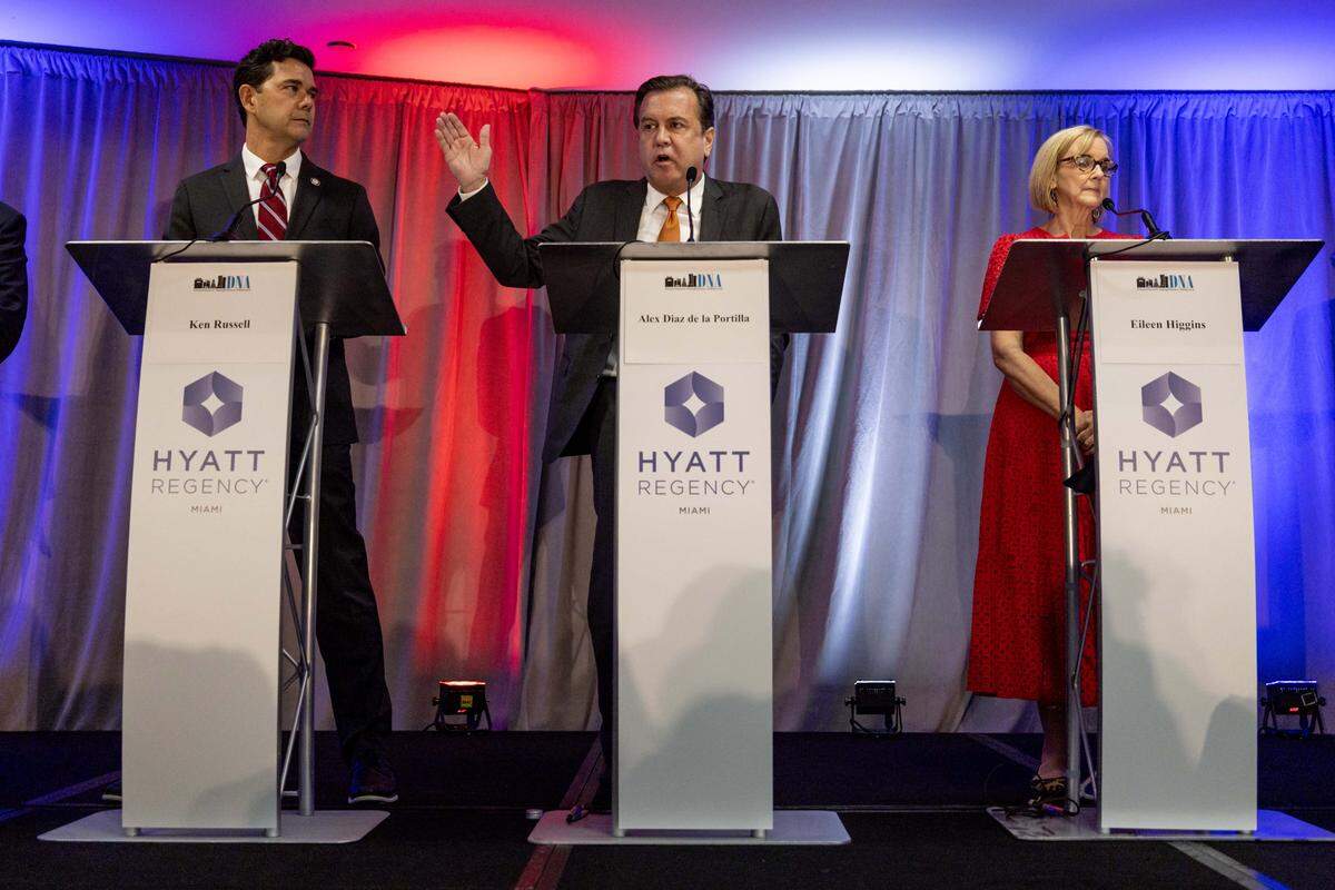 Former Commissioner Alex Díaz de la Portilla speaks during a City of Miami mayoral debate hosted by the Downtown Neighbors Alliance at Hyatt Regency Miami on Tuesday, September 30, 2025, in Miami, Fla. Other candidates in attendance included Miami Commissioner Joe Carollo, former Commissioner Ken Russell,  Miami-Dade Commissioner Eileen Higgins, former Mayor Xavier Suarez and former City Manager Emilio T. Gonzalez.