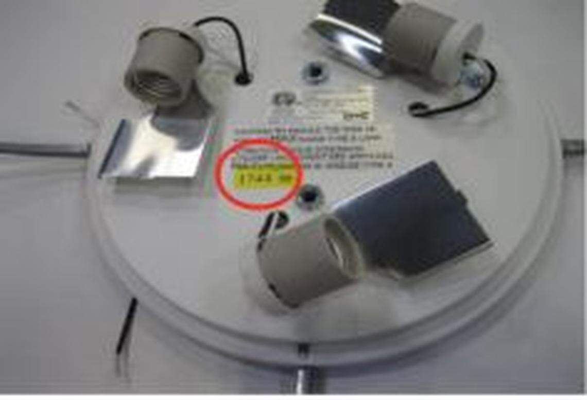 Lamps in this recall will have a date code between 1625 and 1744 on the circled yellow sticker.
