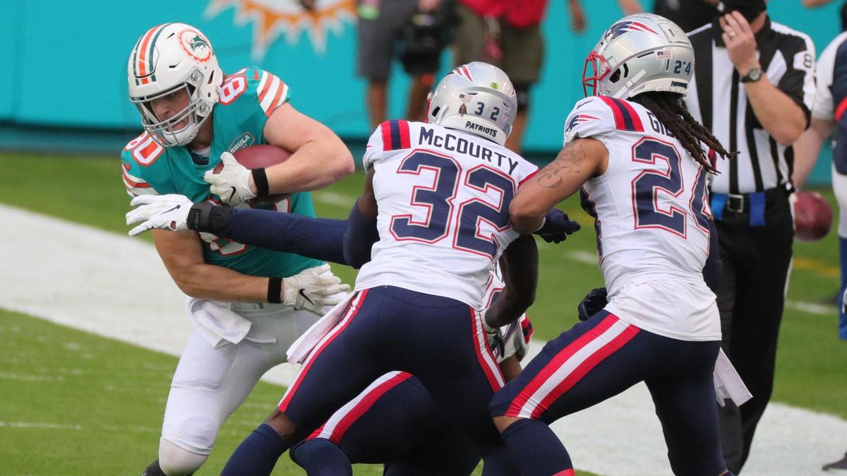 Miami Dolphins tight end Adam Shaheen (80) earns a first down as he breaks tackles against the New England Patriots in the first quarter at Hard Rock Stadium in Miami Gardens on Sunday, December 20, 2020.