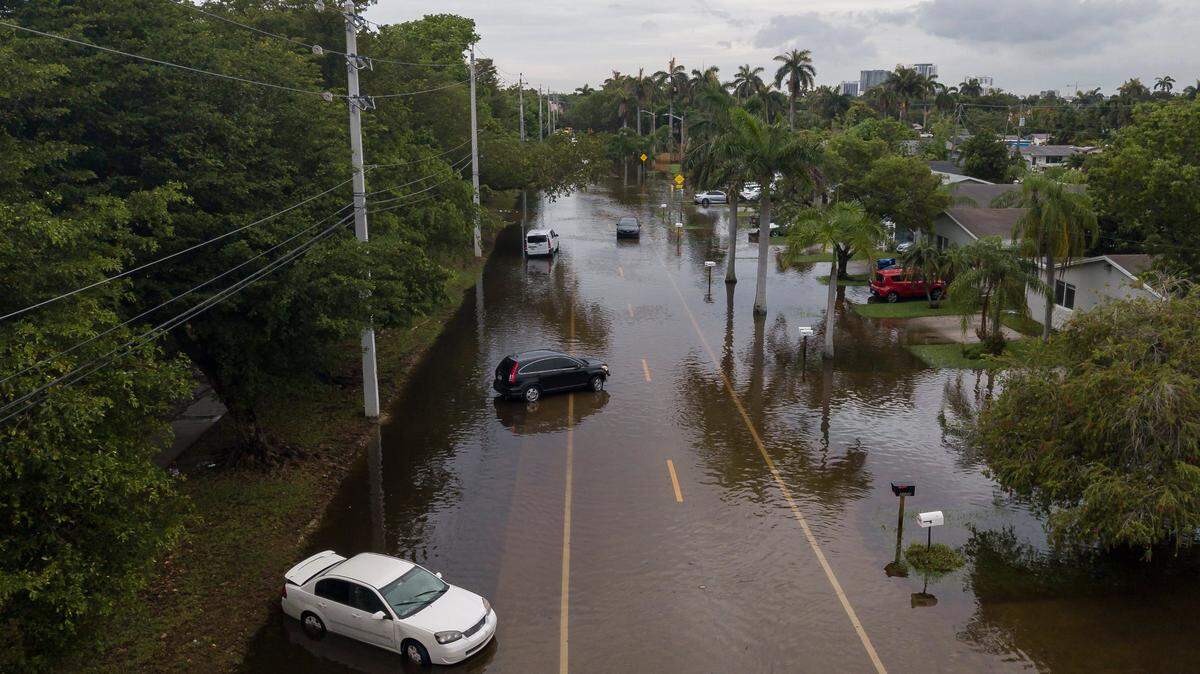 A 10-hour commute and abandoned cars: South Florida’s awful rainy day on the roads