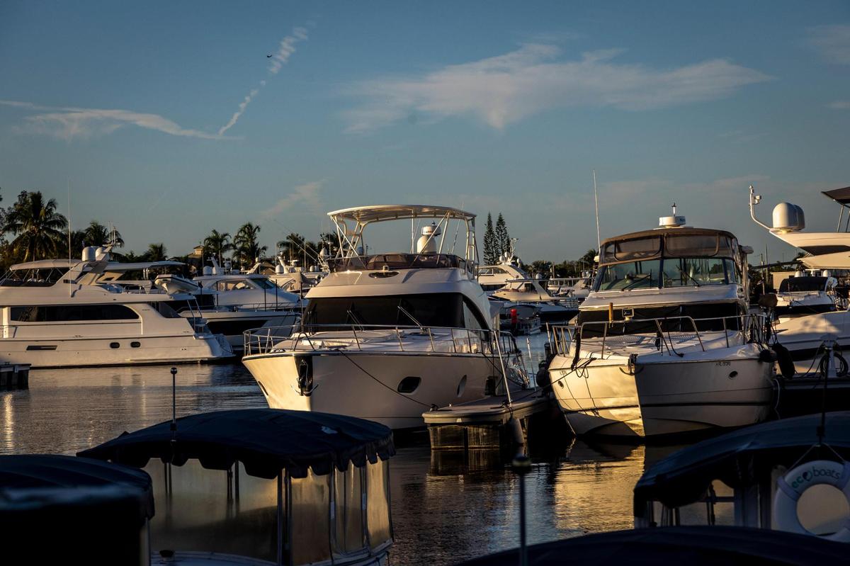 La campaña de George Santos para el Congreso celebró una recaudación de fondos en 2021 a bordo de un yate atracado en el Marina Bay Yachting Center, en 2525 Marina Bay Dr., Fort Lauderdale, FL.