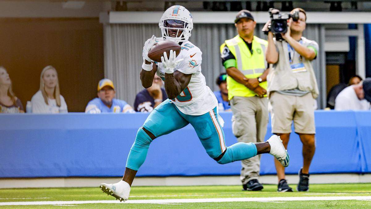 Miami Dolphins wide receiver Tyreek Hill (10) catches a long bomb for a touchdown in the second half at SoFi Stadium in Inglewood, California on Sunday, September 10, 2023.