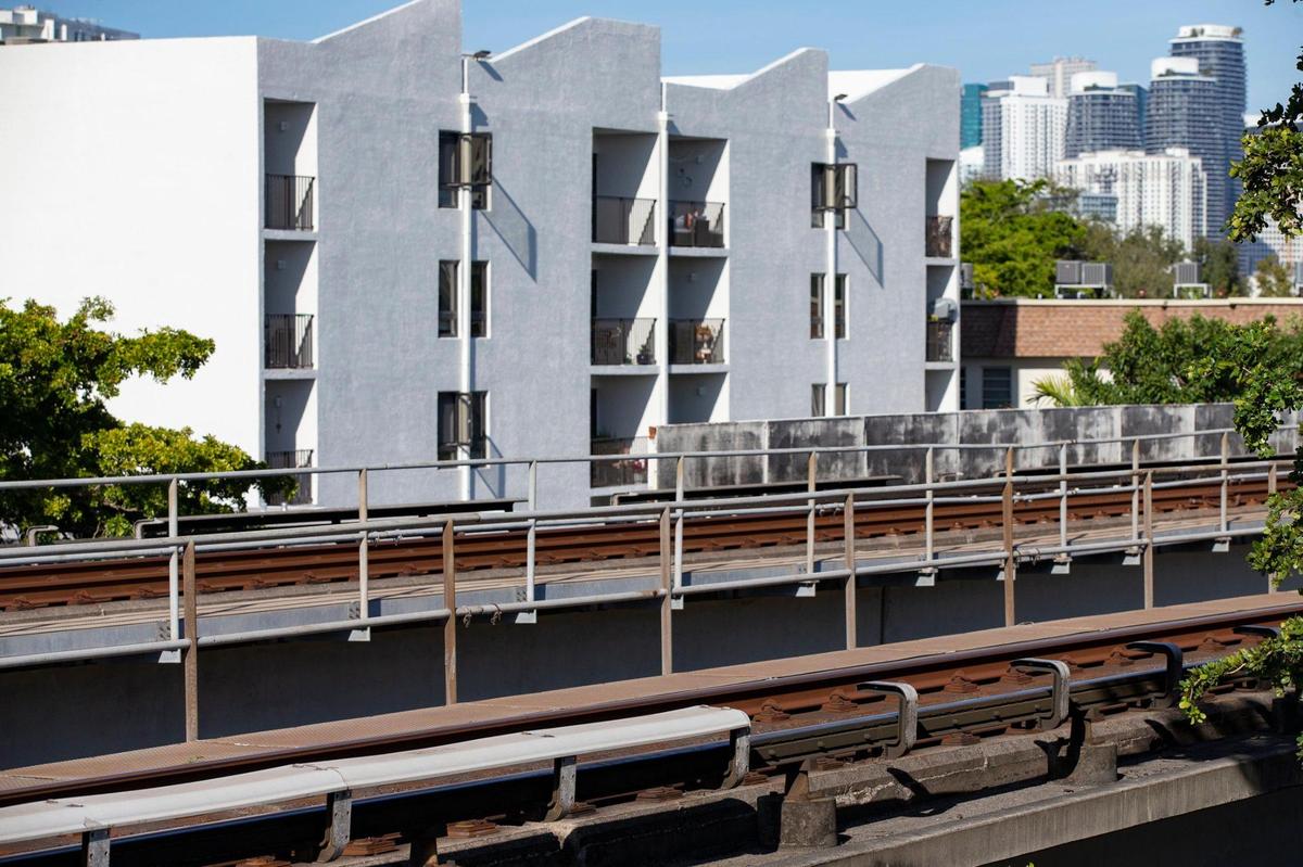 Homeowners in the Vizcaya Roads area, near the Metrorail station, on Thursday, Feb. 4, 2021, complain that the noice and rumbling is much louder since the county removed the acoustic barriers on these tracks.