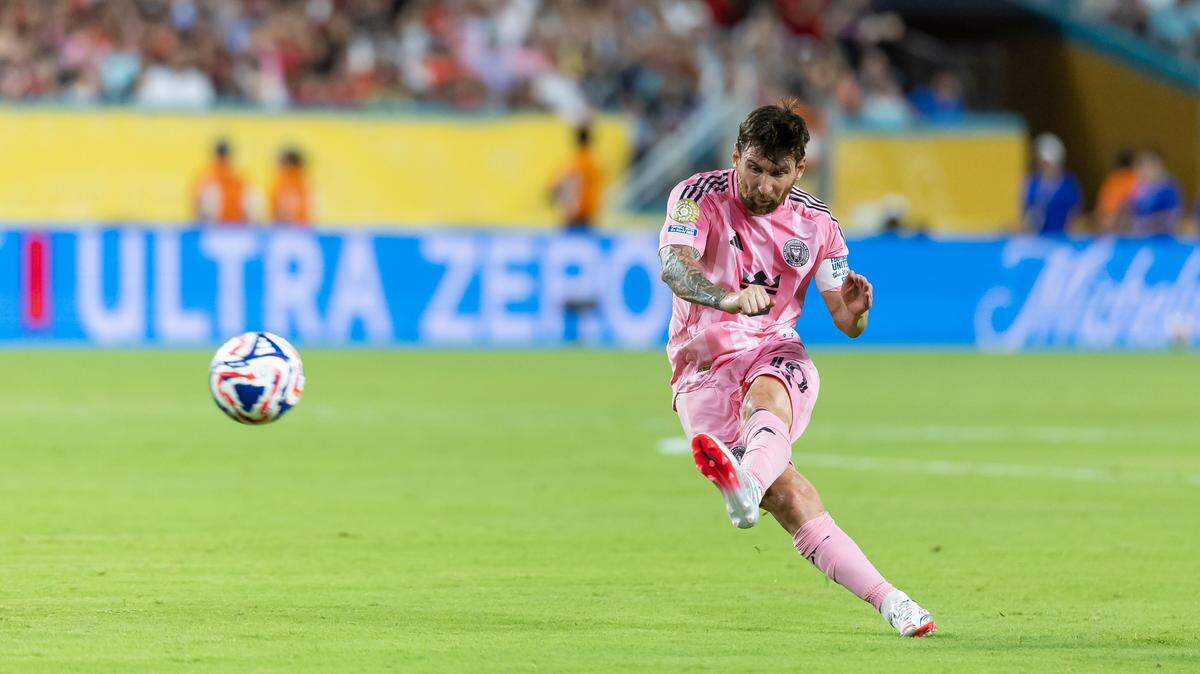 Inter Miami forward Lionel Messi (10) takes a free kick against Al Ahly FC in the second half of their Group A first-round FIFA Club World Cup soccer match at Hard Rock Stadium on Saturday, June 14, 2025, in Miami Gardens, Fla.