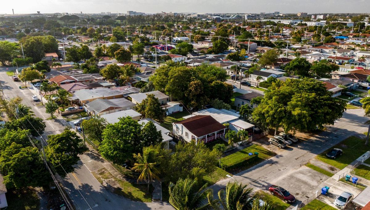 Grapeland Heights es el vecindario ubicado junto al sitio del proyecto Miami Freedom Park, cerca del Aeropuerto Internacional de Miami.