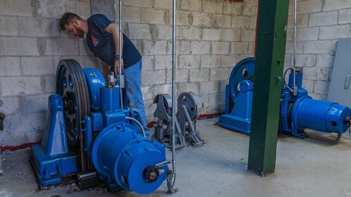 King tide side effect: Floridians ‘stranded’ after floods zap high rise ...
