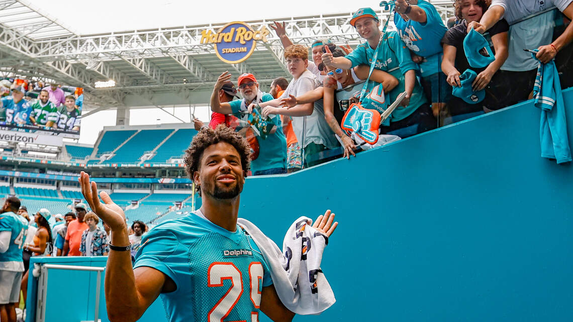Dolphins losing safety Brandon Jones, who’s signing with Broncos