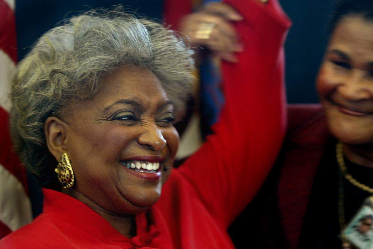 Brenda Snipes is introduced as the new Broward County Supervisor of Election in 2003.