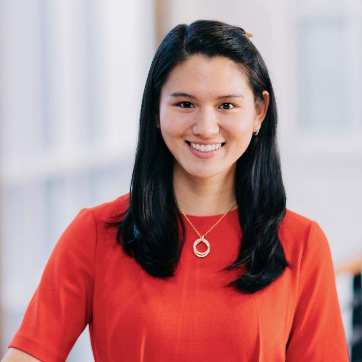 Veronica Chua, an alumna of Ransom Everglades School, was recently selected to join the prestigious Schwarzman Scholars Program. She will receive a year of funding to begin her master’s degree studies at Tsinghua University in Beijing.