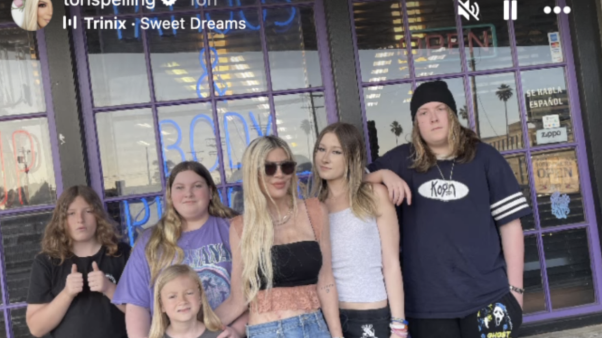 When it comes to Mother’s Day gifts we often think of the classics, such as flowers, candles, chocolates, etc. But Tori Spelling is admitting she likes to do things her own way.