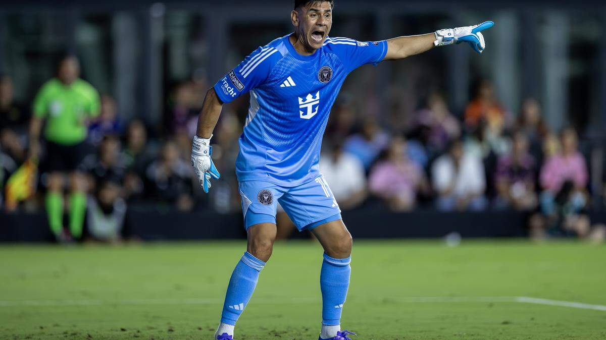 Inter Miami goalkeeper Oscar Ustari (19) shouts instructions to his teammates in the second half of a Leagues Cup semifinal match against Orlando City at Chase Stadium on Wednesday, Aug. 27, 2025, in Fort Lauderdale, Fla.