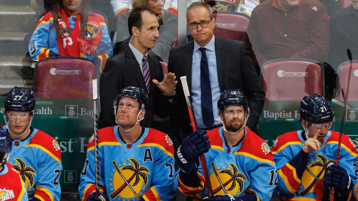 Florida Panthers head coach Paul Maurice talks with Panthers assistant coach Jamie Kompon during the third period of an NHL game against Calgary Flames at FLA Live Arena on Saturday, November 19, 2022 in Sunrise, Fl.