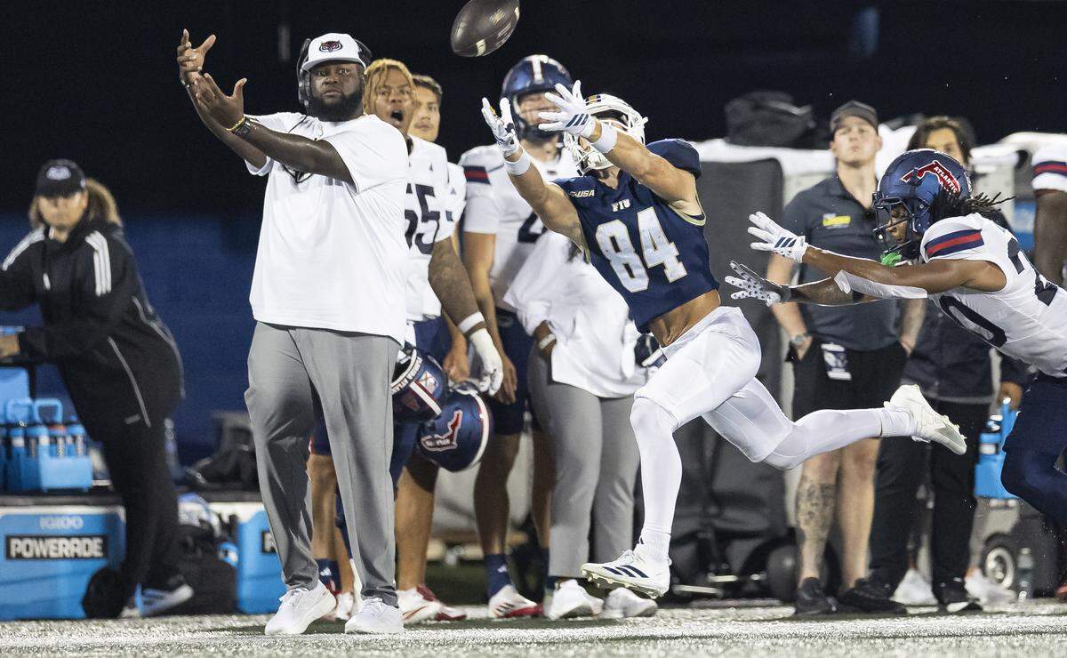 FIU Panthers wide receiver Maguire Anderson (84) tries to catch the ball as Florida Atlantic University Owls safety Chris Keys Jr. (20) defends in the first half of their Shula Bowl football game at Pitbull Stadium on Saturday, Sept. 13, 2025, in Miami, Fla.