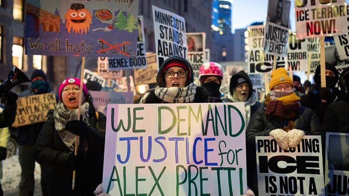 MINNEAPOLIS, MINNESOTA - JANUARY 27: Demonstrators protest against Immigration and Customs Enforcement (ICE) operations in Minnesota on January 27, 2026 in Minneapolis, Minnesota. Protests and demonstrations continue around Minneapolis in the aftermath of the killings of Alex Pretti and Renee Nicole Good by federal law enforcement. (Photo by Scott Olson/Getty Images)