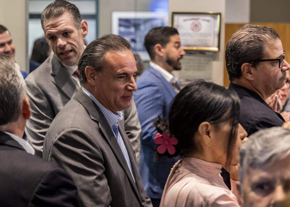 Former Miami Commissioner Frank Carollo faces a challenge from Rolando Escalona in the runoff for Miami’s open District 3 seat.