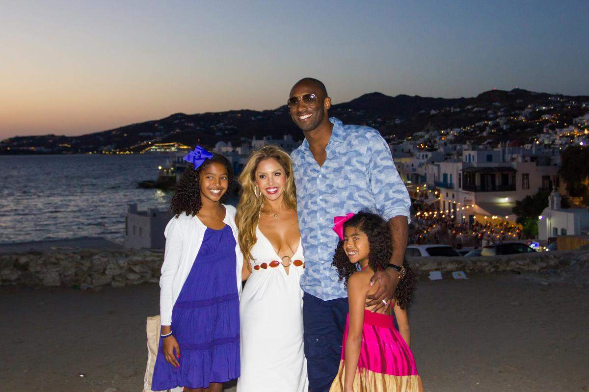 kobe bryant with wife and kids