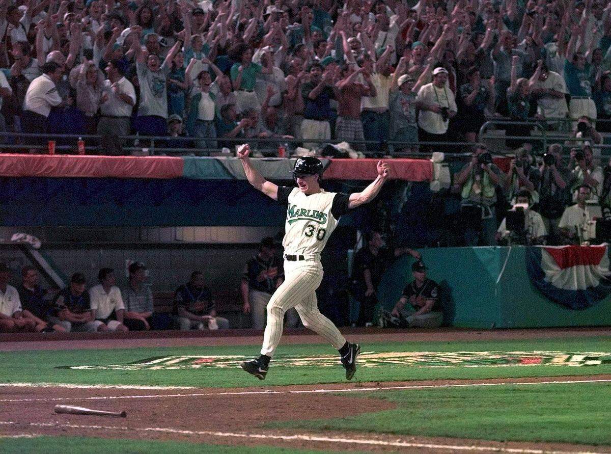 MIAMI HERALD STAFF PHOTO BY DAVID BERGMAN - 10/26/97 - WORLD SERIES GAME 7. PRO PLAYER STADIUM -- Craig Counsell scores the winning run in the bottom of the 11th inning on a hit by Edgar Renteria.