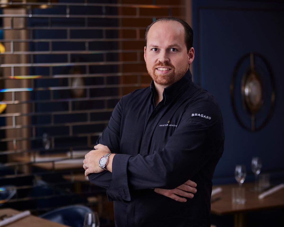 El chef Tristan Brandt del nuevo Tambourine Room fue jefe de cocina del Opus V de Mannheim, Alemania, cuando obtuvo dos estrellas Michelin. Su restaurante Epoca by Tristan Brandt, en Suiza, también obtuvo una estrella Michelin.