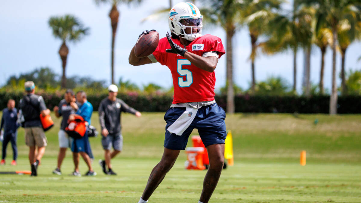 Miami Dolphins quarterback Teddy Bridgewater (5) sets up to pass during practice at Baptist Health Training Complex in Hard Rock Stadium on Thursday, October 6, 2022 in Miami Gardens, Florida.