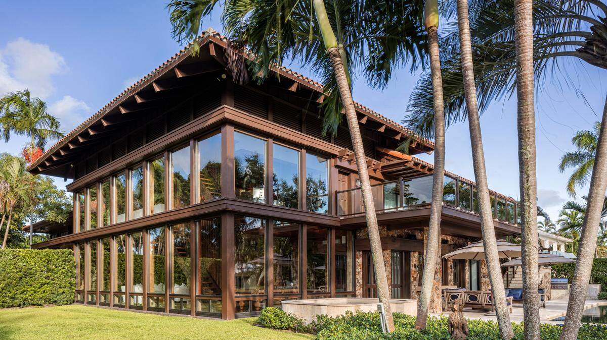 Willy Chirino once called this single-family house ‘home.’ Above: The 2-story house at 4400 Island Road.