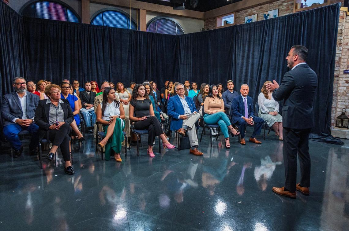 Eric Garcia, president and general manager of Univision Miami, welcomes the audience and media reporters, attending a special edition of Al Punto Florida show, “Los Hispanos Deciden” moderated by news anchor Jenny Padura, a public service forum organized by Univision 23, CBS4, El Nuevo Herald and WLRN, in Doral, on Wednesday October 03, 2024.