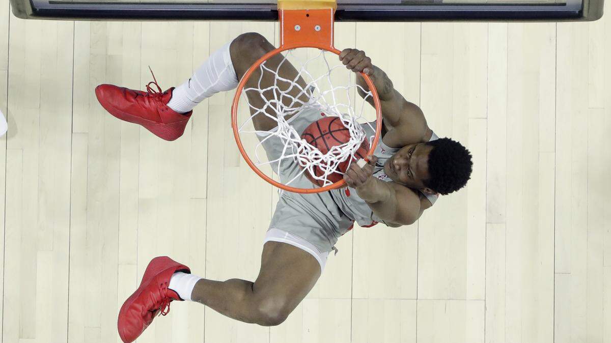Houston’s Brison Gresham dunks the ball during the first half of a first round men’s college basketball game against Georgia State in the NCAA Tournament Friday, March 22, 2019, in Tulsa, Okla.