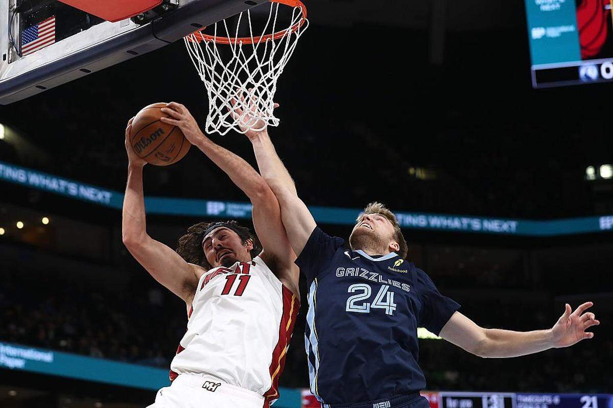 MEMPHIS, TENNESSEE - OCTOBER 24: Jaime Jaquez Jr. #11 of the Miami Heat goes to the basket against Cam Spencer #24 of the Memphis Grizzlies during the first half at FedExForum on October 24, 2025 in Memphis, Tennessee. NOTE TO USER: User expressly acknowledges and agrees that, by downloading and or using this photograph, User is consenting to the terms and conditions of the Getty Images License Agreement. (Photo by Justin Ford/Getty Images)