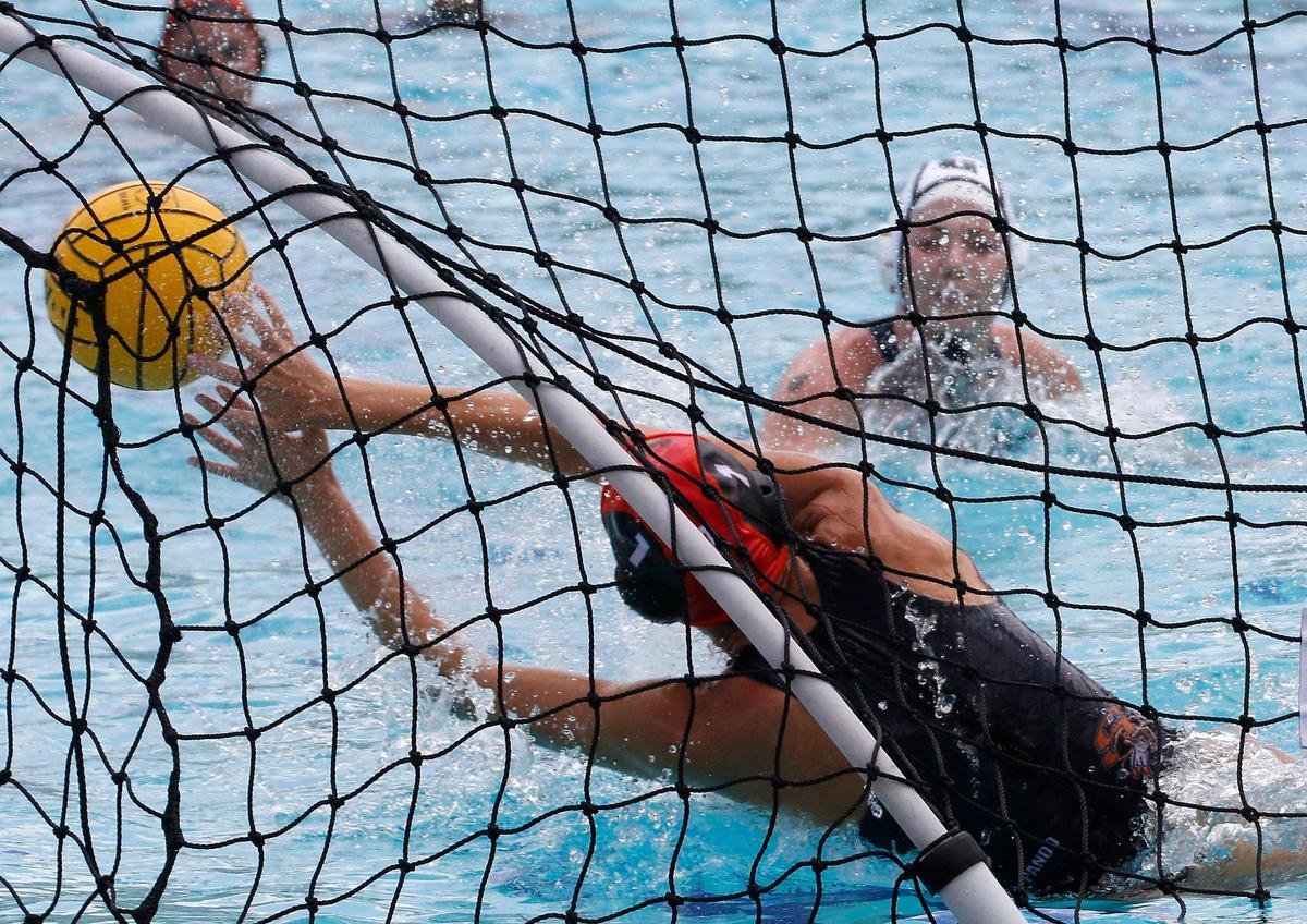 Gulliver Prep throws the ball during the FHSAA Girls Water Polo State Championships final match against Seminole Noles (Sanford) on Saturday, April 26, 2025 at Gian Zumpano Aquatic Center in Miami. Andrew Uloza / for Miami Herald