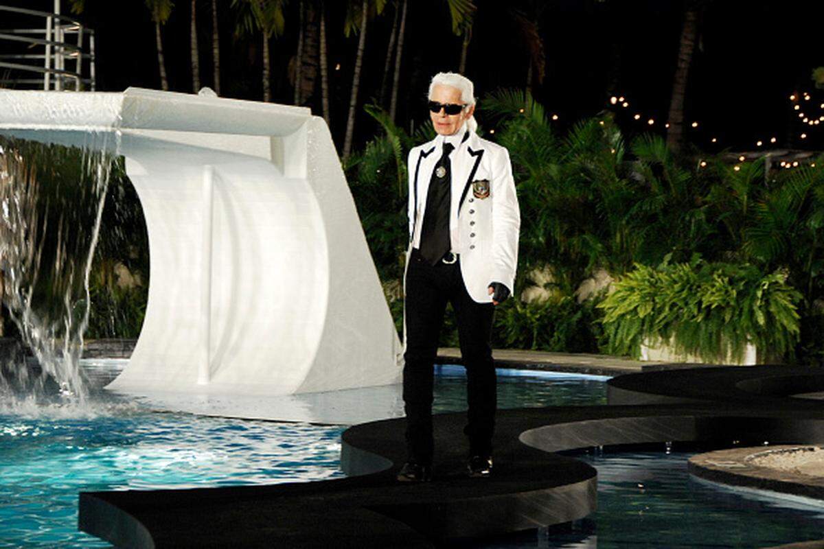 MIAMI BEACH, FL - MAY 15: Karl Lagerfeld and Finale attend CHANEL 2008 Cruise Collection - Runway at The Raleigh Hotel on May 15, 2008 in Miami Beach, FL. (Photo by BILLY FARRELL/Patrick McMullan via Getty Images)