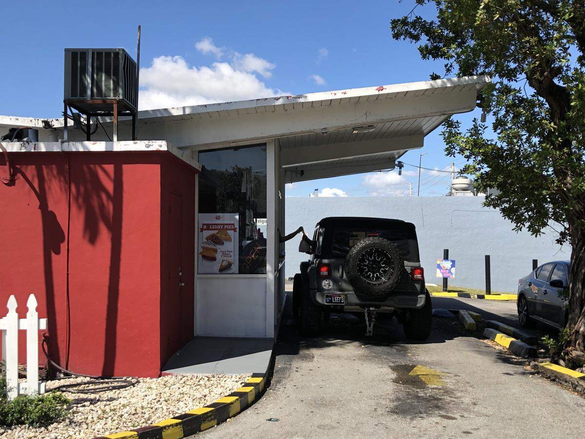 Este servicio exclusivo por la ventanita ha hecho de Farm Stores, más conocida en el sur de la Florida como La Vaquita, una opción entre los que tratan de evitar multitudes a la hora de comprar muchos artículos.