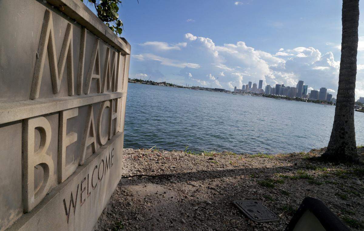 A view of the Welcome to Miami Beach sign that marks the limits between the City of Miami Beach and the City of Miami.