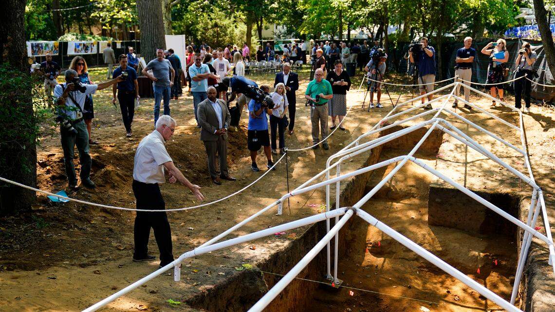 The discovery of a human femur during a public dig at a battlefield led to remains believed to be Hessian Revolutionary War soldiers in New Jersey, officials say.