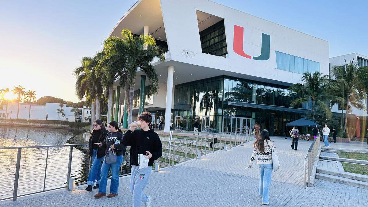 University of Miami students on Fate Bridge across Lake Osceola at the Lakeside Patio on a chilly Monday evening, Feb. 2, 2026, when temperatures had dipped to the 50s. Earlier that morning, Miami temperatures dropped to 38 degrees. The “1977” on this student’s shirt likely isn’t a reference to the day it snowed in Miami on Jan. 19, 1977. But with South Florida’s recent wind chills in the 20s, that historic day comes to mind.