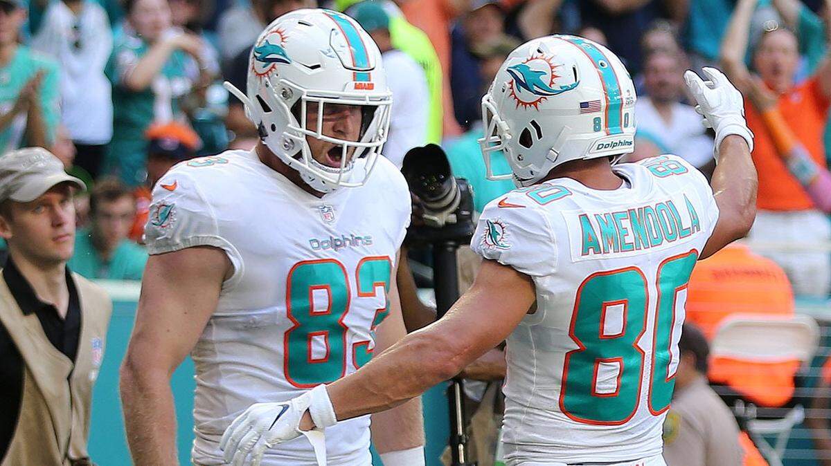 Miami Dolphins Nick O’Leary (83) celebrates his first quarter touchdown with Danny Amendola (80) Sunday.