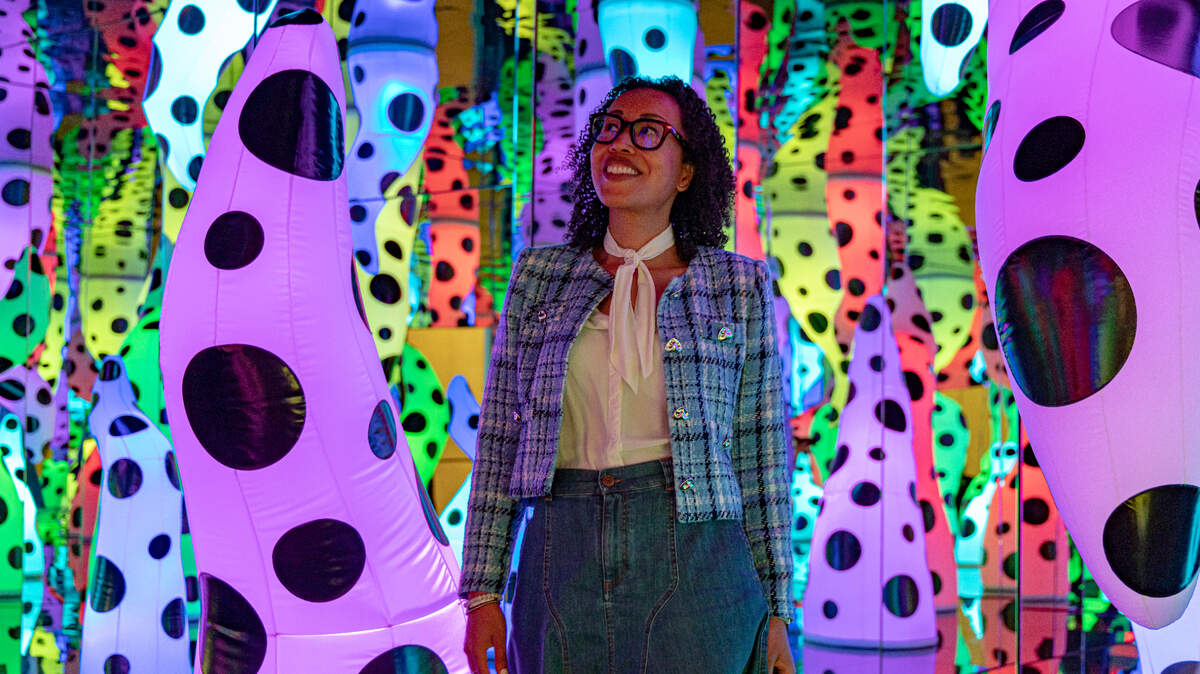 Yayoi Kusama’s ‘LOVE IS CALLING’ is a darkened, mirrored room illuminated by glowing inflatable tentacles.