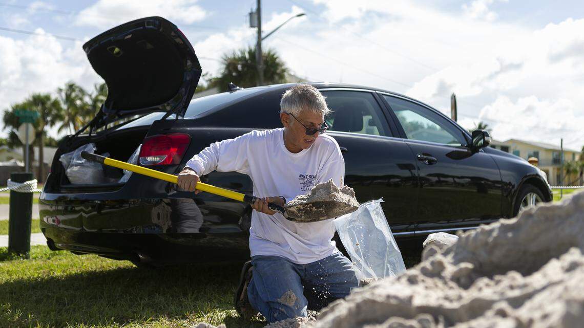 Fort Lauderdale and Miami Beach offer free sand bags for residents as South Florida preps for heavy rain and flooding.