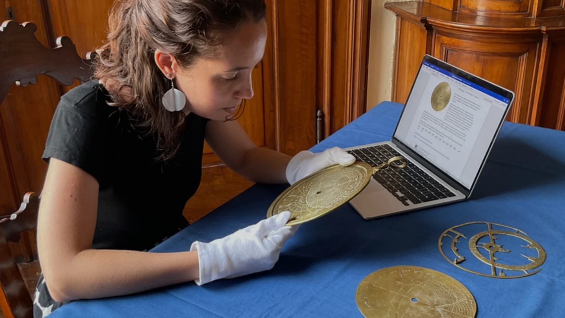 Federica Gigante found a “rare” astrolabe with Hebrew and Arabic inscriptions from an Italian museum collection.