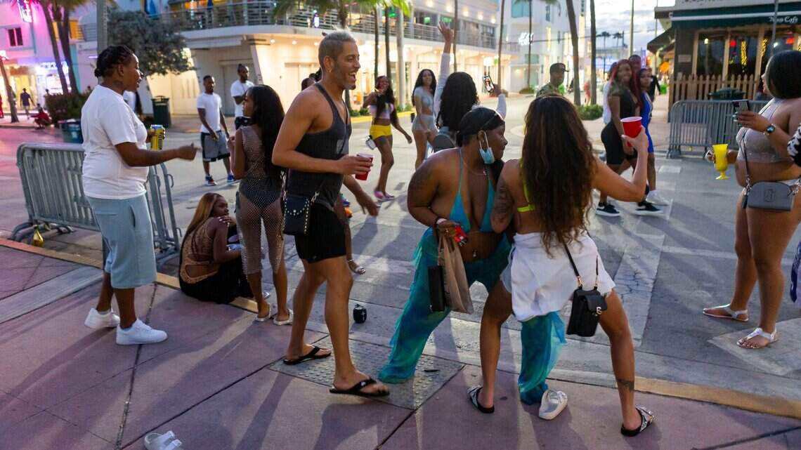 Weeks into spring break, adults under 50 spur COVID rise in Florida tourism hubs
