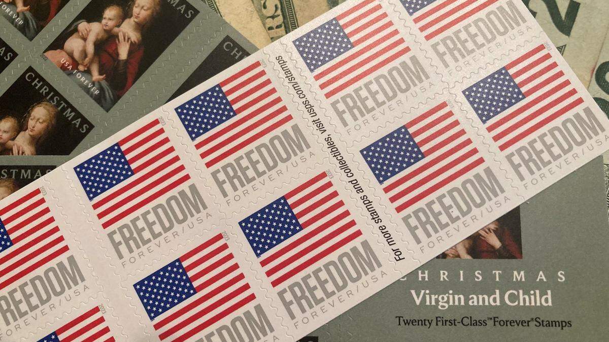 Consumers are being warned that scam artists have created fake websites that promote half-off deals on postage stamps. You'll either receive counterfeit stamps or nothing at all.