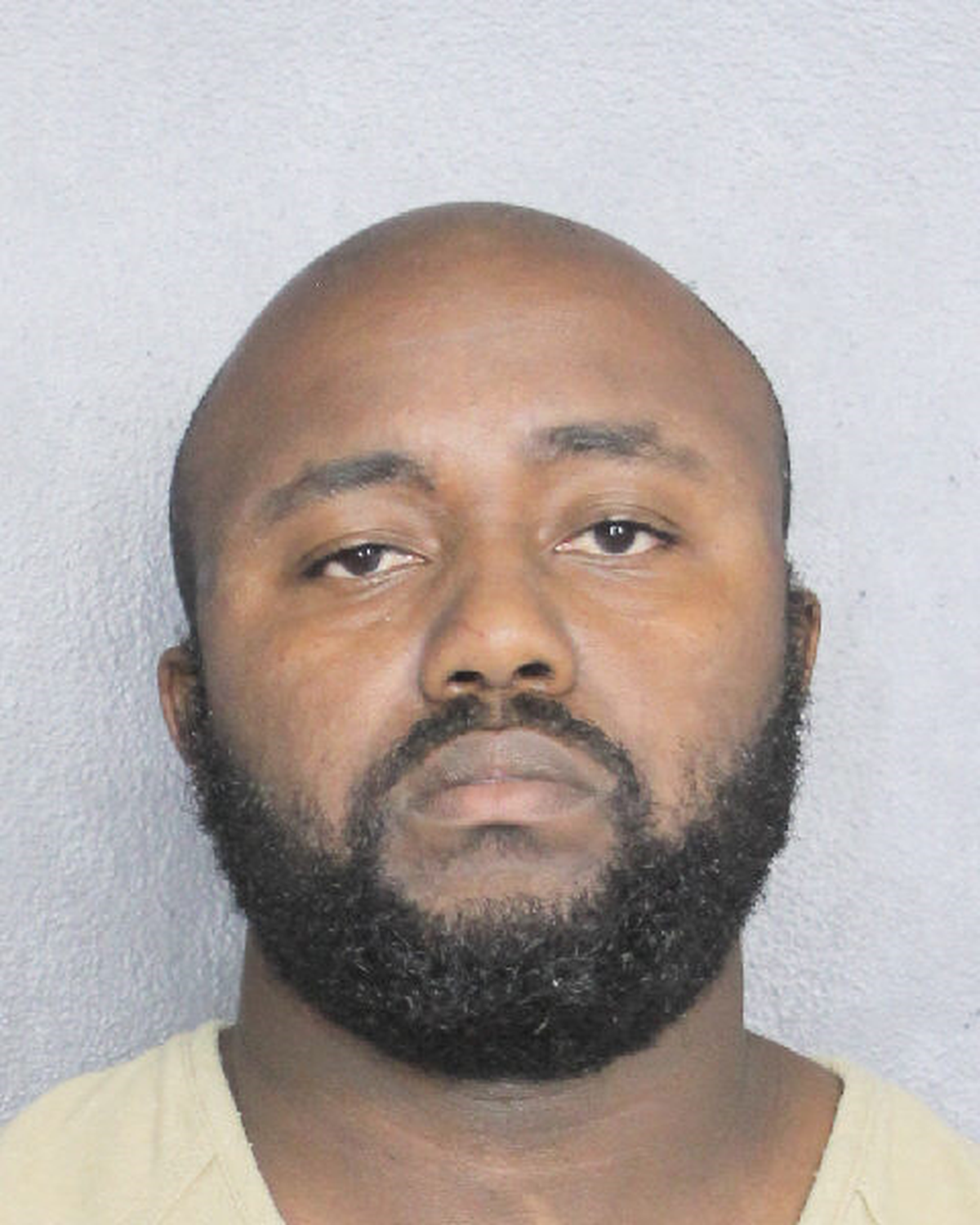 Broward Sheriff’s Deputy Randall Saintilus is facing charges of aggravated battery and criminal mischief for causing a pregnant woman to fall down a flight of stairs.
