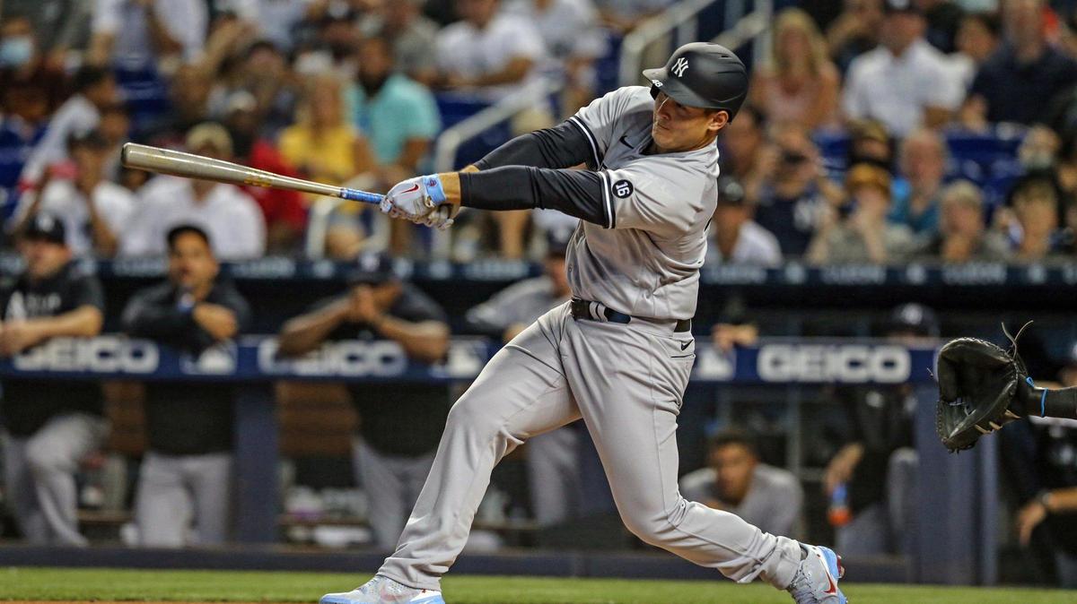 New York Yankees first basman Anthony Rizzo (48) at bat in the first inning against the Miami Marlins during baseball game at loanDepotpark in Miami on Friday, July 30, 2021.