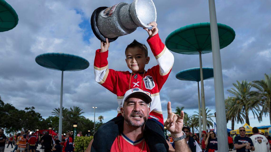 Panthers and Oilers fans provide exhilarating atmosphere at Amerant Bank Arena for Game 7