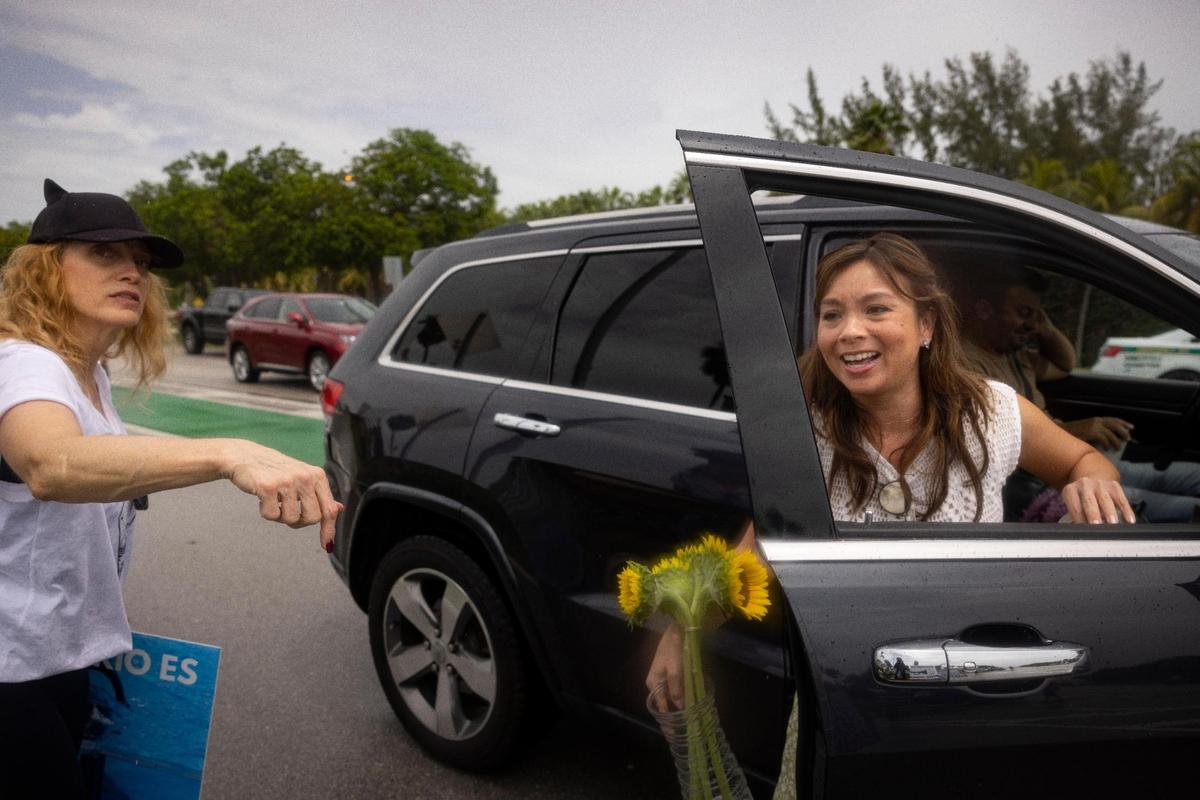 Maria Fernandez, right, arrives to drop off flowers for Lolita and Shani Roushar points her in the right direction during a gathering two days after Lolita’s death outside the Miami Seaquarium on Sunday, Aug. 20, 2023, on Rickenbacker Causeway before Key Biscayne. “I grew up in Key Biscayne and I was always pro them letting her go, and now it’s too late,” said Fernandez.
