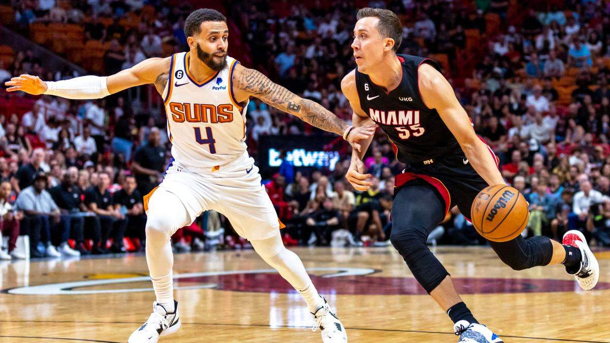 Miami Heat forward Duncan Robinson (55) dribbles while defended by Phoenix Suns guard Duane Washington Jr. (4) during the first half of an NBA game at FTX Arena in Downtown Miami on November 14, 2022.