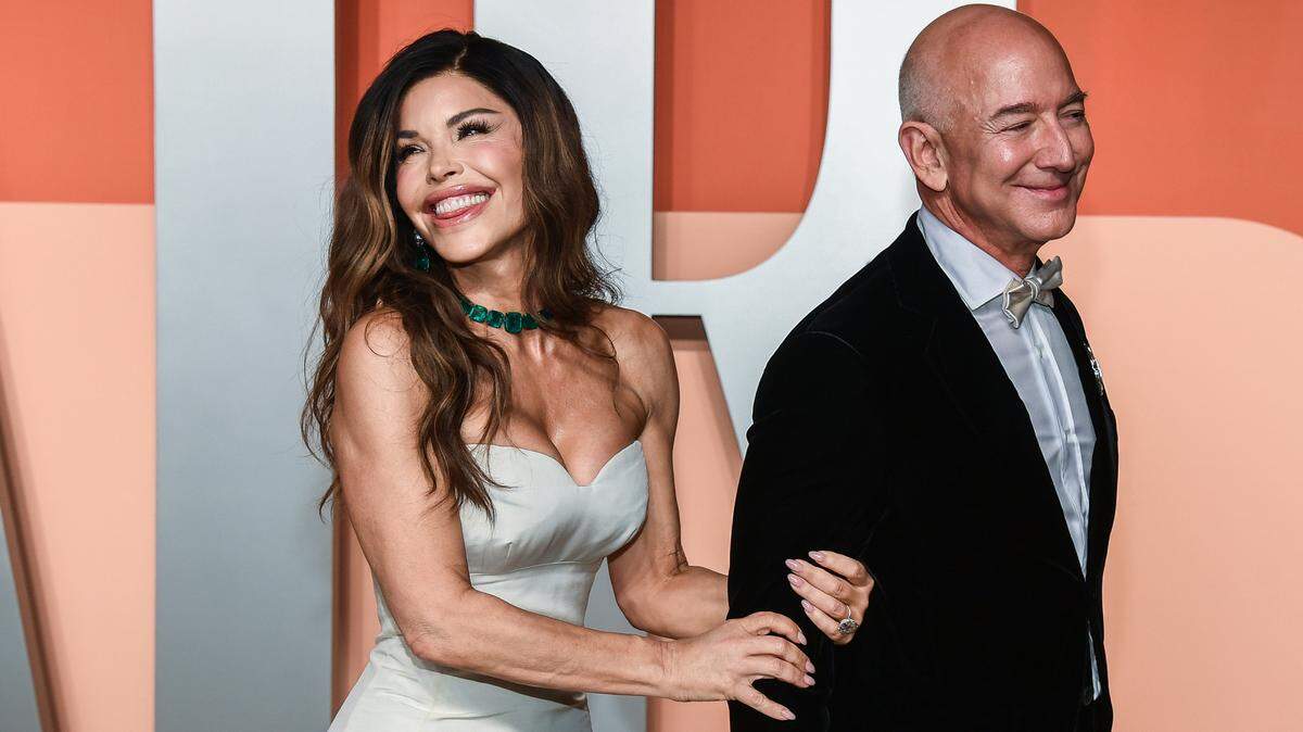 Lauren Sanchez and Jeff Bezos walking on the red carpet at the 2025 Vanity Fair Oscar Party held at the Wallis Annenberg Center for the Performing Arts in Beverly Hills, CA on March 02, 2025. (Photo by Anthony Behar/Sipa USA)