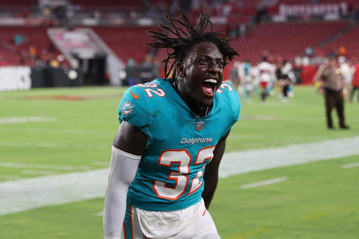 Miami Dolphins safety Verone McKinley III (32) leaves the field following an NFL football game against the Tampa Bay Buccaneers, Saturday, August 13, 2022 in Tampa, FL. The Dolphins defeat the Buccaneers 26-24. (Peter Joneleit via AP)