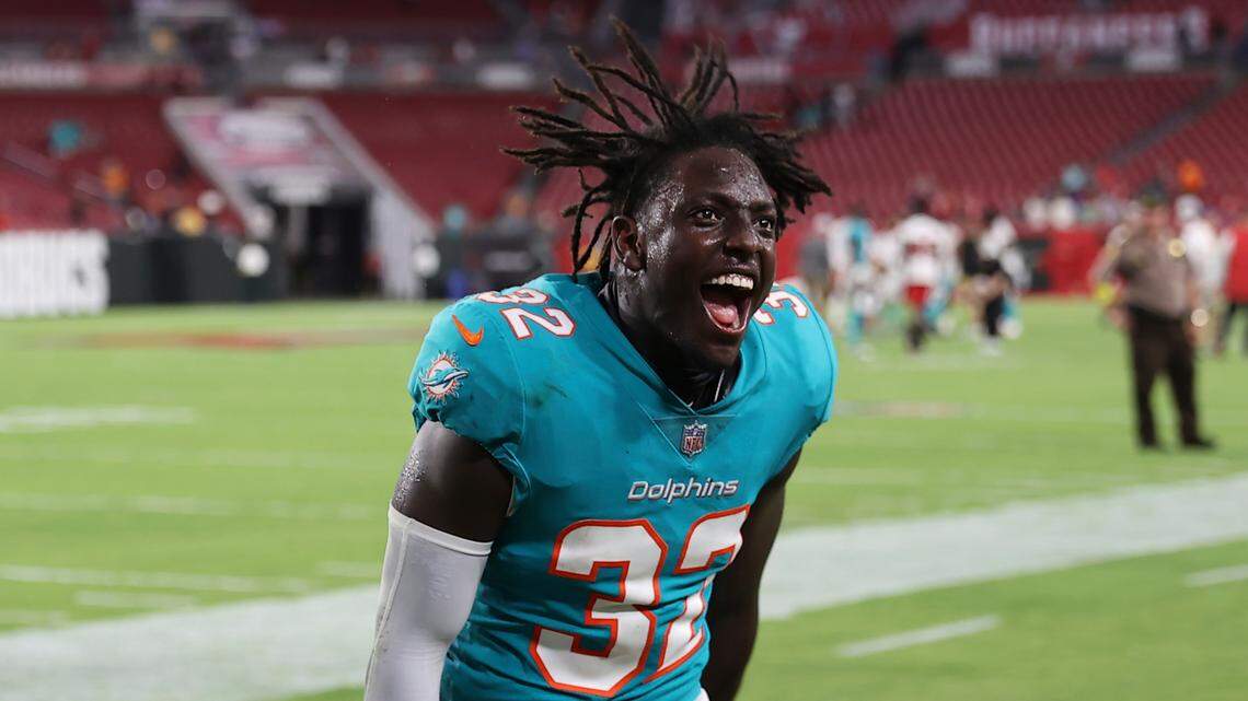 Miami Dolphins safety Verone McKinley III (32) leaves the field following an NFL football game against the Tampa Bay Buccaneers, Saturday, August 13, 2022 in Tampa, FL. The Dolphins defeat the Buccaneers 26-24. (Peter Joneleit via AP)