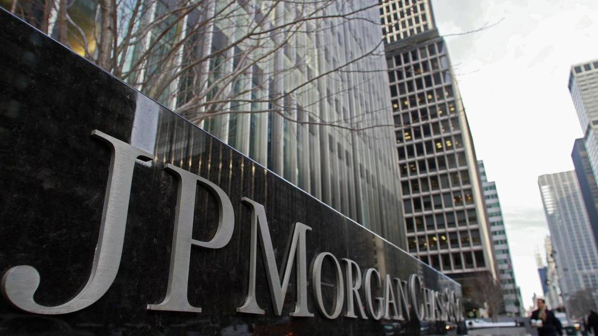 A JP Morgan Chase building sign in New York. In the week ahead, JP Morgan Chase reenters the discount stock-broker business.