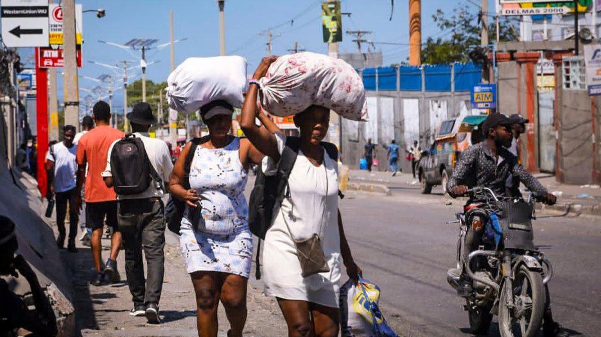 El martes 25 de febrero de 2025 las pandillas volvieron a lanzar nuevos ataques en Haití. Los ataques en el barrio Delmas 30 de Puerto Príncipe hicieron que los residentes salieran corriendo a las calles cargando armazones de camas y empujando carretillas. Este ataque más reciente ocurre en medio de un aumento de la violencia de las pandillas que ha dejado nueve policías haitianos, dos soldados y un miembro de la misión de seguridad liderada por Kenia muertos desde principios de año.
