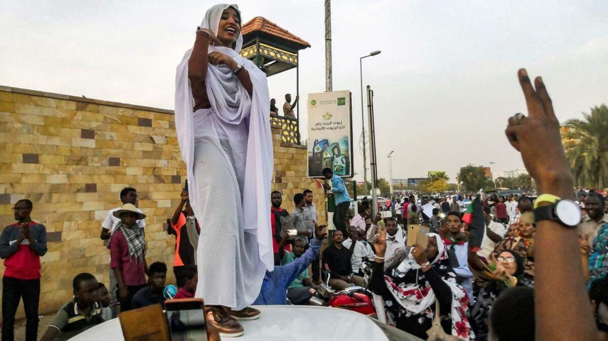 Alaa Salah, 22, was propelled to internet fame in April after clips went viral of her leading powerful protest chants against Sudan’s President Omar al-Bashir in front of the military headquarters in the capital Khartoum.